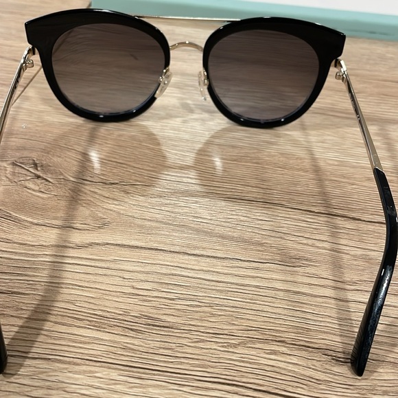 Etro 54mm et654S sunglasses. Used once.  No scratches.  Mint condition - Picture 5 of 6